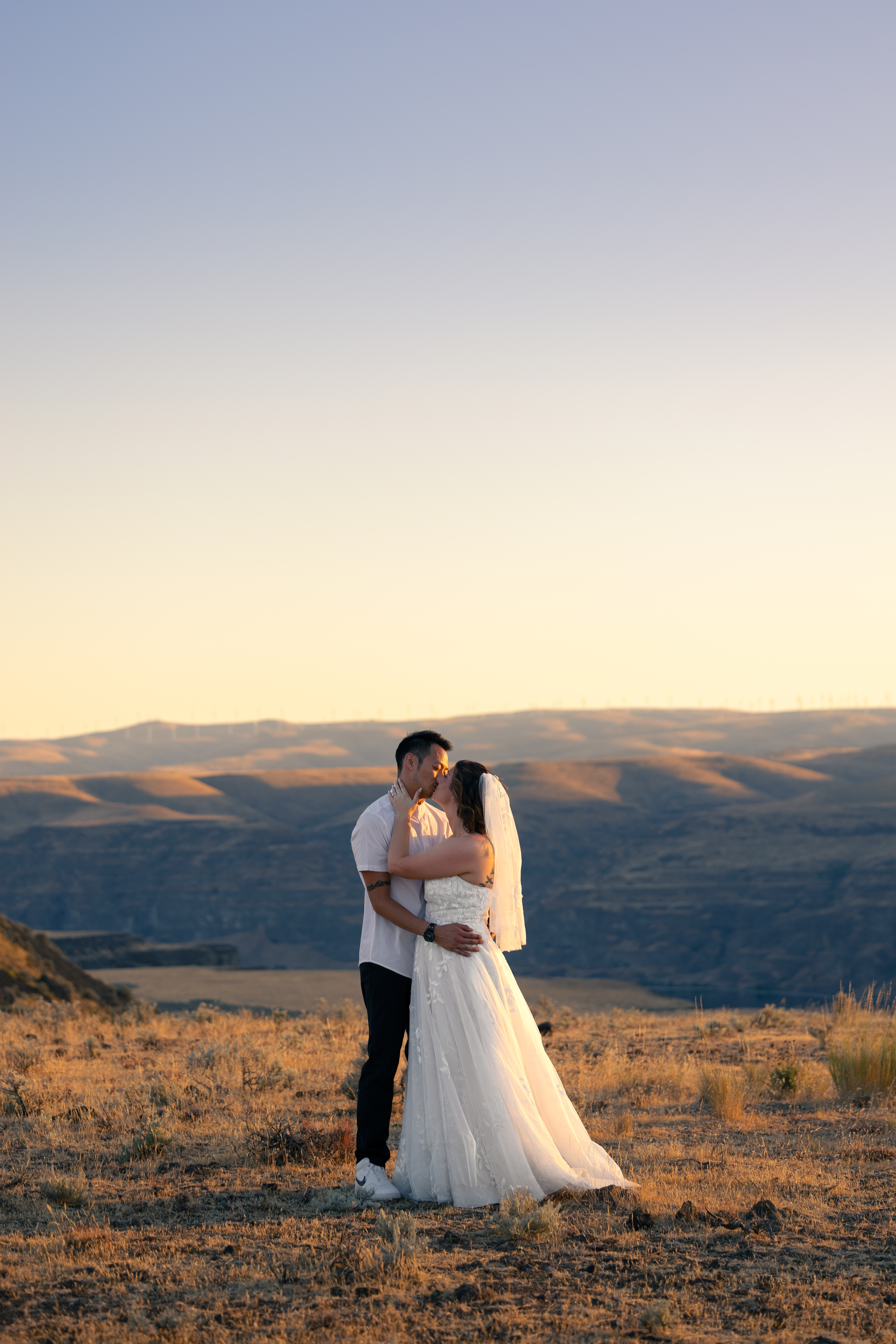 Wedding couple in Washington State photographed by Harvest Glam + Photography